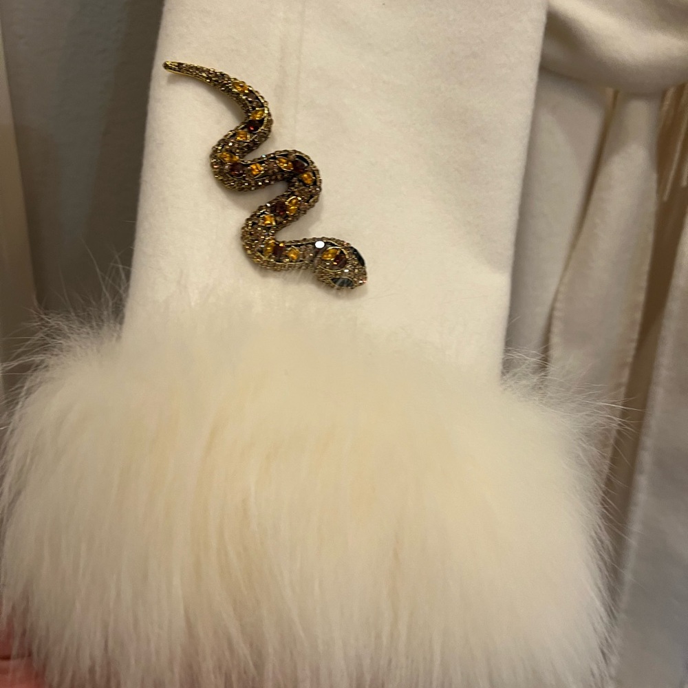 New Regina Italian cashmere blend Ivory Coat with fox Fur Trimand Embellishments - Picture 4 of 11